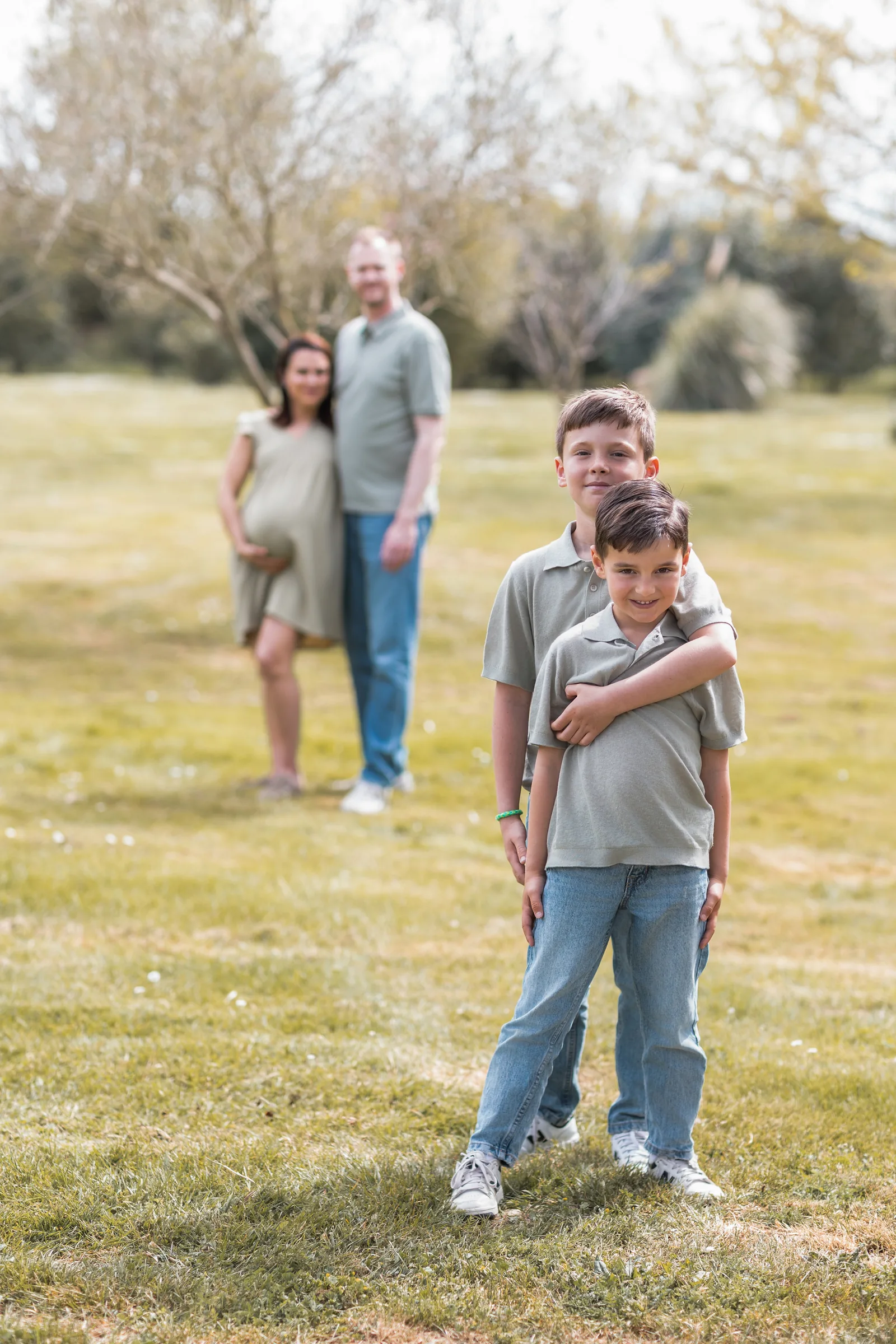 Famille en balade dans la campagne toulousaine, parents et enfants, Emilie Colusso photographe