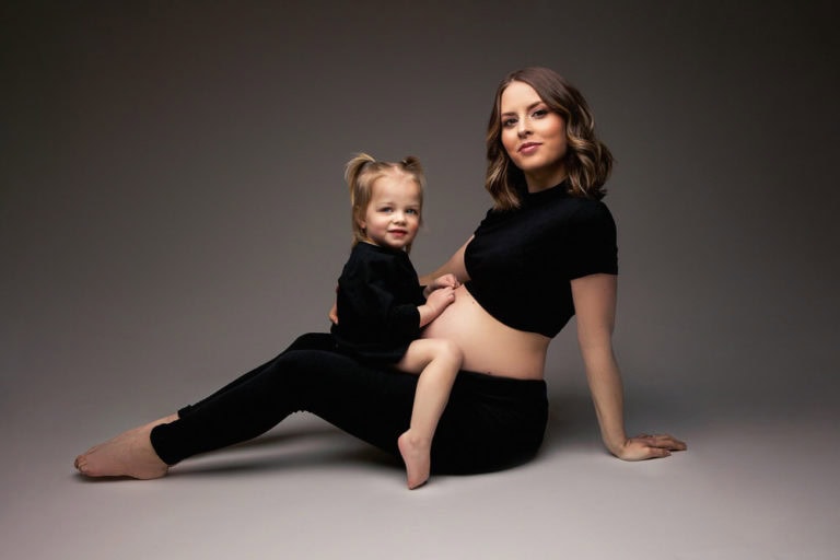 Comment se préparer pour une séance photo grossesse a Toulouse ? — Emilie Colusso photographe Toulouse